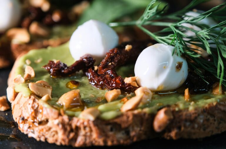 Daily health tips for a better lifestyle with nutritious healthy food