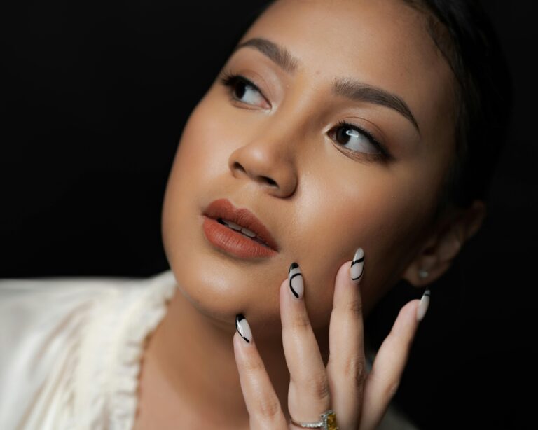 Foods to avoid for clear and glowing skin naturally